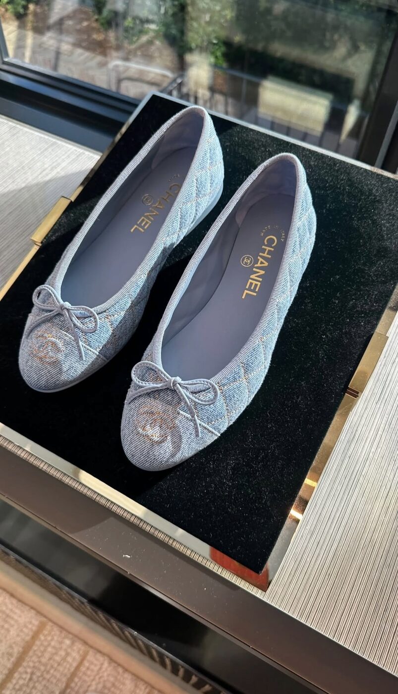 Chanel Ballet Flat — Grey lambskin, black cap toe