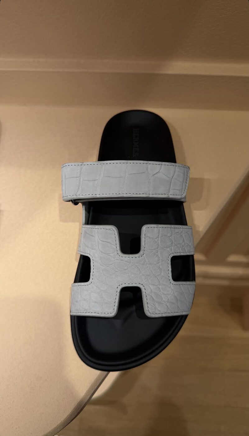 Hermès Chypre Sandal — Grey suede, black footbed
